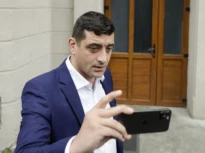 George Simion, liderul AUR, nu are prea multe argumente pentru a-și convinge susținătorii că o alianță cu PSD e în interesul partidului