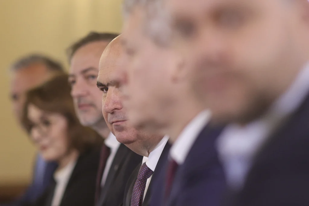 Terapie la Cotroceni fără Simion. Trece Nicușor Dan la joc? Calcule complicate pentru majoritatea cu mămăligi și Miorița