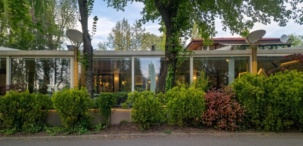 Culisele luptei pentru Herăstrău (4). Anii în care primăriile au oprit avizele și autorizațiile pentru terase în parc. Cine e în spatele Ristorante Isoletta și Brasserie Herăstrău