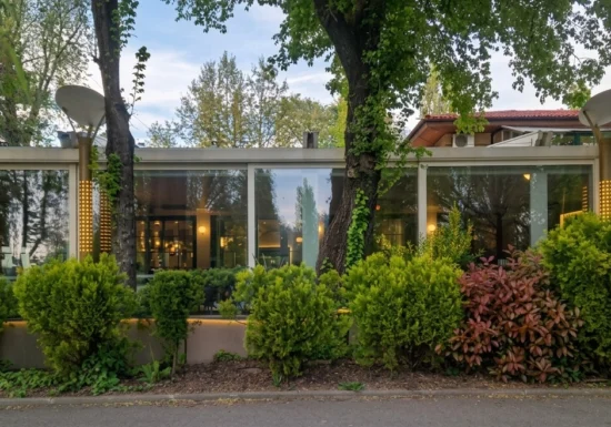 Culisele luptei pentru Herăstrău (4). Anii în care primăriile au oprit avizele și autorizațiile pentru terase în parc. Cine e în spatele Ristorante Isoletta și Brasserie Herăstrău