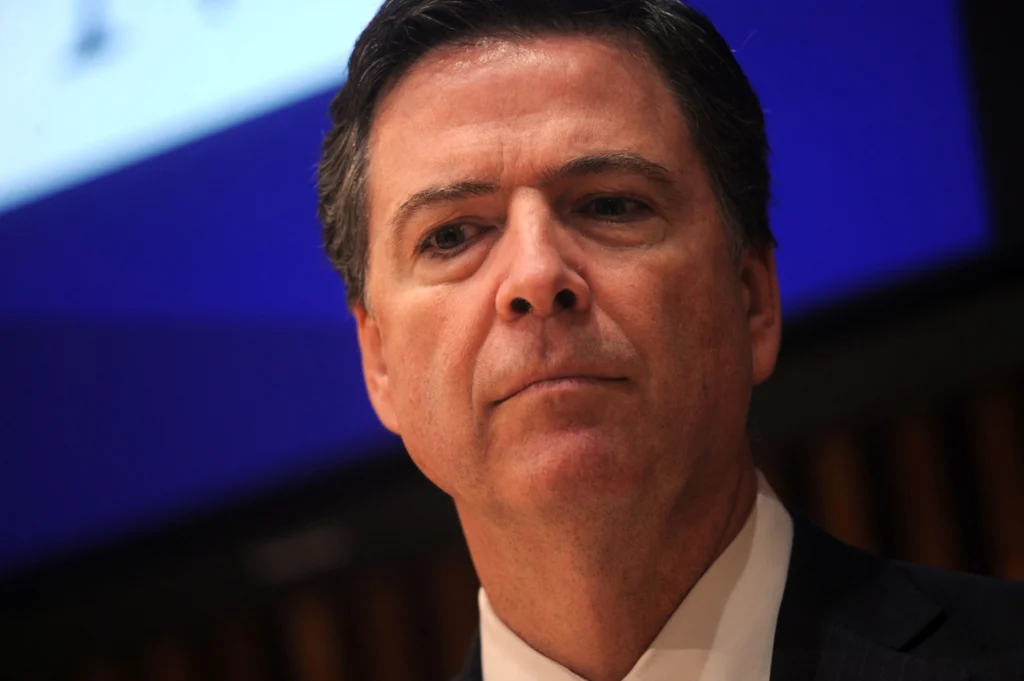 Fostul director al FBI demis de Trump, James Comey, inculpat a doua oară: S-ar putea să i se tragă de la numerele 86 și 47