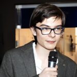 Luca Nahorniac a studiat fizica și filosofia în România, fiind acceptat la Oxford, într-un program de master care se vrea o punte între cele două domenii