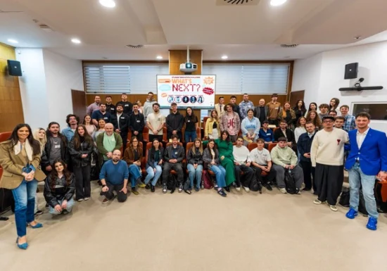 Idee inedită a studenților la Facultatea de Jurnalism și Științele Comunicării: reciclarea aparatelor vechi, promovată pe baza superstițiilor