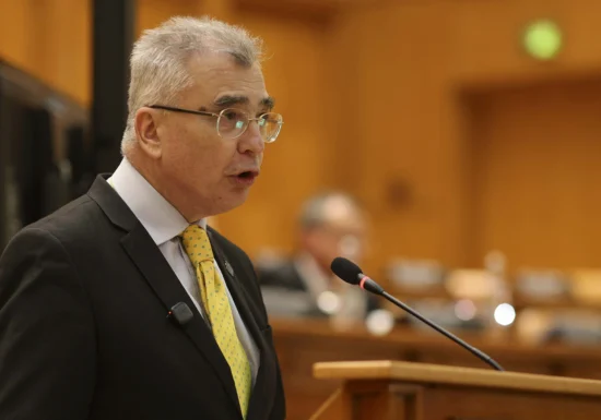 Peiu a citit moțiunea de cenzură în Parlament. PSD și-a retras din Guvern prefecții și secretarii de stat