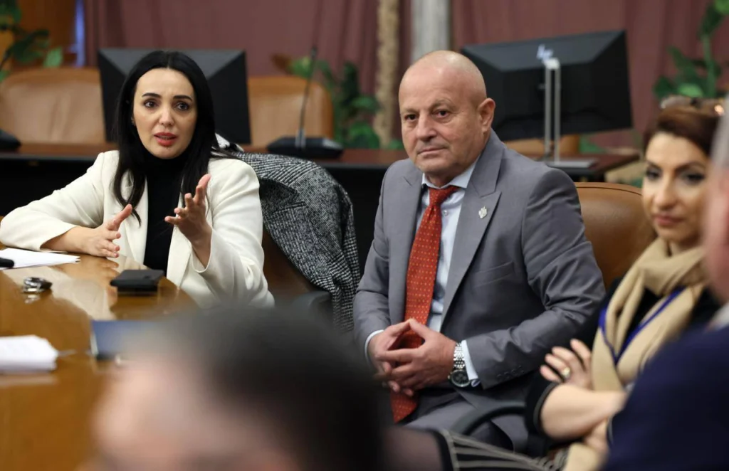 Reacții dure în PSD după ce un deputat social-democrat s-a dus la ședința PNL