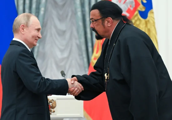 Ucraina a anihilat o rețea de contrabandiști de arme. Steven Seagal, printre beneficiari