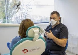 Top afecțiuni care favorizează pierderea dinților și cum pot „crește” la loc. Dr. Ionuț Leahu: „La pacienții cu boli cronice, protocolul de implant dentar face diferența”