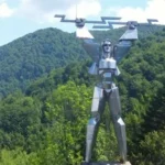 Unul dintre cele mai spectaculoase puncte de belvedere: Se redeschide accesul la „Statuia lui Prometeu” de la Vidraru (Video)