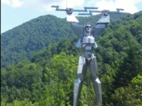 Unul dintre cele mai spectaculoase puncte de belvedere: Se redeschide accesul la „Statuia lui Prometeu” de la Vidraru (Video)