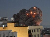 Ziua 33, război în Orientul Mijlociu Trump susține că Iranul i-ar fi cerut un armistițiu, Teheranul dezminte. China vine cu un plan. Petrolul scade sub 100 de dolari