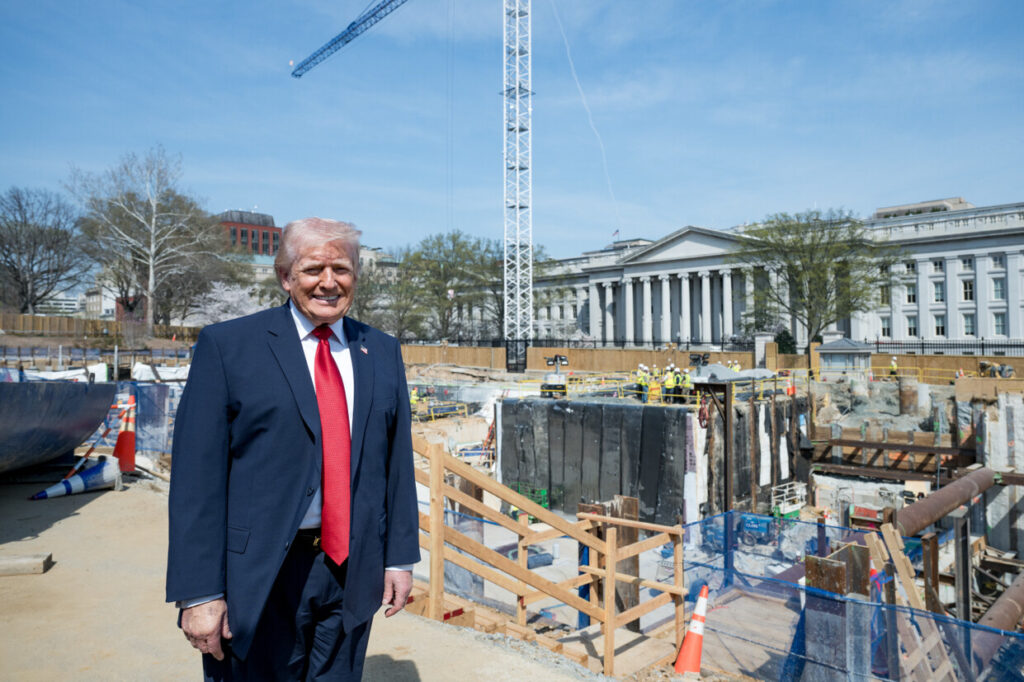 Sala de bal a lui Trump aprobată de o comisie de urbanism, dar blocată de un judecător