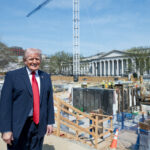 Sala de bal a lui Trump aprobată de o comisie de urbanism, dar blocată de un judecător