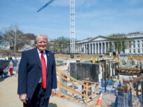 Sala de bal a lui Trump aprobată de o comisie de urbanism, dar blocată de un judecător