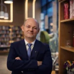 Excursii de 6.000 de euro în școli și presiune pe copii: ce se întâmplă, de fapt, în culisele educației din România? Zeno Daniel Șuștac rupe tăcerea și spune lucrurilor pe nume