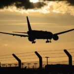 Un avion venit de la Budapesta a ratat aterizarea la Târgu Mureș din cauza vântului puternic