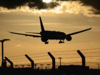 Un avion venit de la Budapesta a ratat aterizarea la Târgu Mureș din cauza vântului puternic