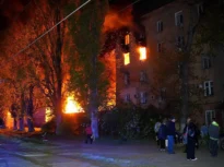 Ziua 1527 Blocuri în flăcări la Odesa. A doua zi de atacuri la o rafinărie din Ural (Video). „Măcelarul de la Bucea” a scăpat dintr-un atentat. Trump, după discuția cu Putin: Ucraina e înfrântă militar