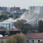 Incendiu puternic într-un bloc social din Constanța. Locatarii au făcut scandal pentru că pompierii i-au ținut la distanță (Video) UPDATE 9 victime duse la spital, 3 sunt copii