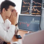 Bloomberg: Tensiunile politice pun în pericol finanțarea României și ratingul de țară