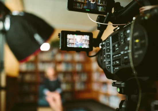 Raport dur despre starea presei din România - ce spune despre G4media, Realitatea Plus și opacitatea Guvernului Bolojan