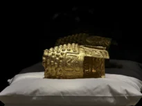 Coiful de aur de la Coțofenești a ajuns în țară, dar e puțin deformat. Va fi expus la Muzeul Național de Istorie pentru o perioadă scurtă de timp