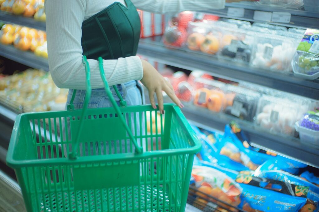 Alimentele s-au scumpit deja cu 10%, iar consumul a scăzut cu până la 4%. După Paște, prețurile ar putea crește din nou