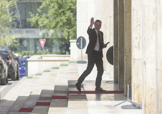 Demisiile miniștrilor PSD au ajuns la Cotroceni, Bolojan a împărțit mandatele celor rămași. Nu toți social-democrații au plecat de la guvernare. Mingea e la Nicușor Dan, care nu ne spune nimic din Cipru (Video)