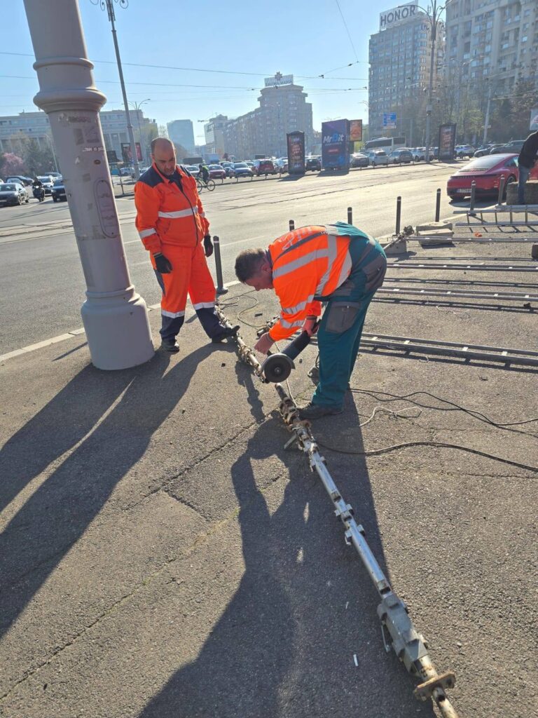 Dezmembrare prisme ilegale din Piața Victoriei