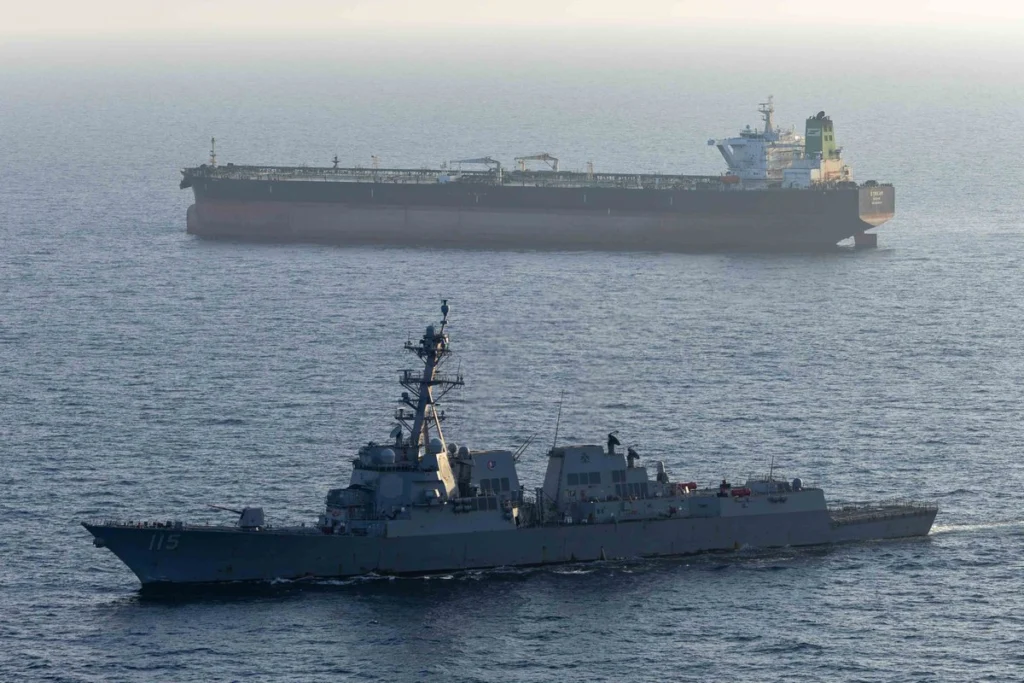 Prima navă care sparge blocada din Ormuz. Trump: Iranul mi-a transmis că e în colaps și vor să deschidem Strâmtoarea Ormuz. Teheranul cere garanții de securitate