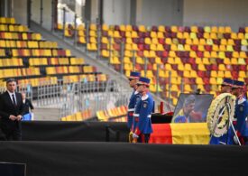 Mircea Lucescu, omagiat: Premierul Bolojan sau ambasadorul Ucrainei, printre cei care și-au luat rămas bun, la Arena Națională