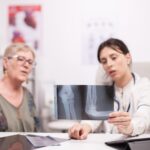 Osteoporoza și sănătatea oaselor: cum le protejezi după 40 de ani