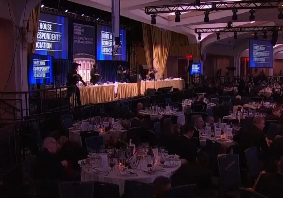 <span style="color:#990000;">LIVE</span> Donald Trump, evacuat de urgență, după focuri de armă la Cina Corespondenților. Suspectul a fost reținut (Video)