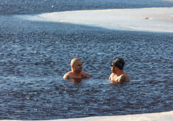 Ce fac cinci minute în apă rece pentru starea ta de spirit