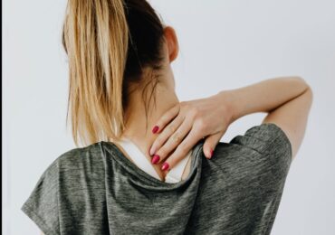 Cinci exerciții pentru un gât mai puternic, recomandate de un neurochirurg