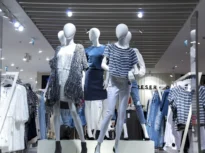 Războiul din Iran scumpește hainele: Criza poliesterului aduce risc de scumpiri pentru giganți ca Zara și H&M