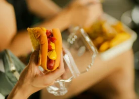 Alimentele ultraprocesate transformă mușchii în grăsime, cu efecte dintre cele mai grave