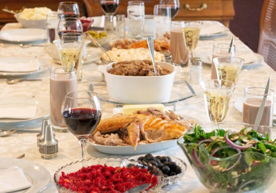 De ce mâncăm mai sănătos când luăm masa în familie. Nutriționist: „Mai multe legume și fructe și mai puțin fast-food”