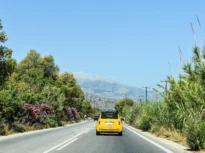 Noi reguli pentru șoferi în Grecia. Ce trebuie să ai obligatoriu în mașină dacă mergi în vacanță
