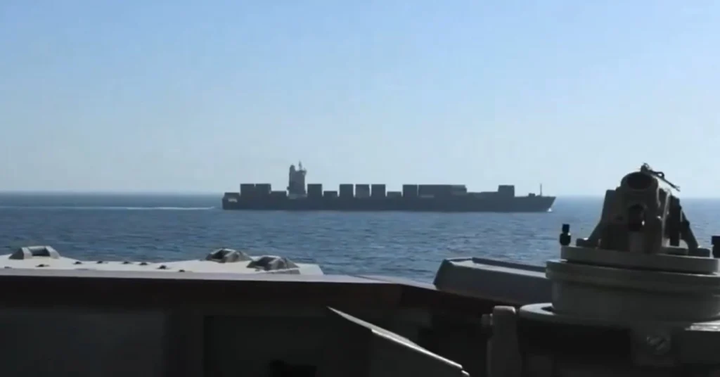 Operațiunea spectaculoasă prin care americanii au capturat o navă iraniană cu asalt din elicopter. Ce poate face distrugătorul USS Spruance și tunul său, care trage 20 de lovituri pe minut (Video)