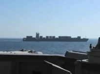 Operațiunea spectaculoasă prin care americanii au capturat o navă iraniană cu asalt din elicopter. Ce poate face distrugătorul USS Spruance și tunul său, care trage 20 de lovituri pe minut (Video)