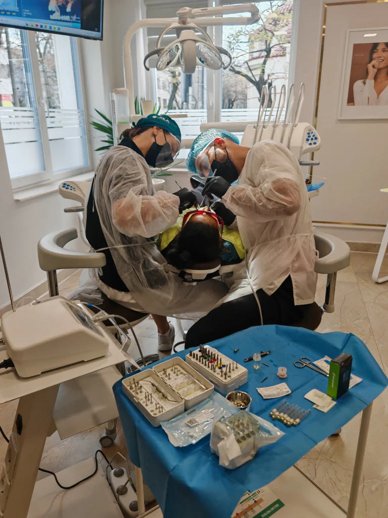 pacien-i-din-toata-romania-ajung-la-cluj-napoca-pe