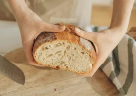 De ce pâinea îngrașă chiar și atunci când nu o mâncăm în exces?