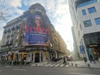 Exclusiv Publicitate ilegală pe Calea Victoriei. Ce conexiuni are beneficiarul în Poliția Locală