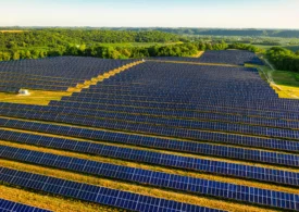 Un gigant chinez investește un miliard de euro în România: Două parcuri solare, baterii uriașe și un centru de date