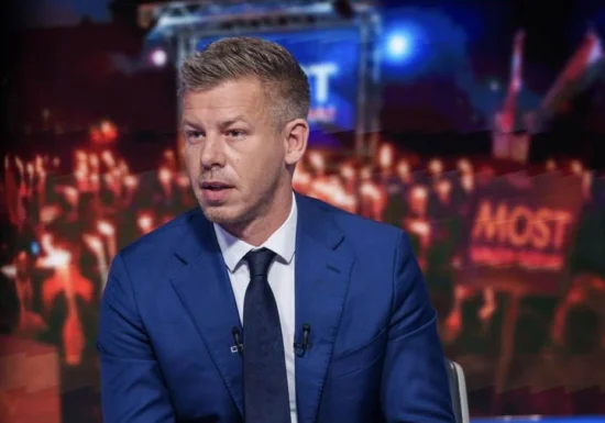 Sfârșitul unei ere: Ungaria are de azi un nou premier. Viktor Orban dispare. Steagul UE reapare