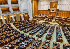 Matematica parlamentară. Moțiunea de cenzură vs votul de &icirc;ncredere pentru Executiv. C&acirc;te voturi lipsesc celor două tabere