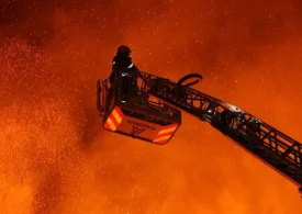 <span style="color:#990000;">Ziua 1514</span> Bloc lovit de dronă (Video). O tânără l-a criticat deschis pe Putin. Militarii ruși sunt "morți" fără Telegram. UE va debloca miliardele Ucrainei