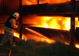 <span style="color:#990000;">Ziua 1512</span> Trei rachete și peste 320 de drone asupra Ucrainei. Valuri de atacuri și un copil ucis. Încă două țări vor tribunal pentru Rusia