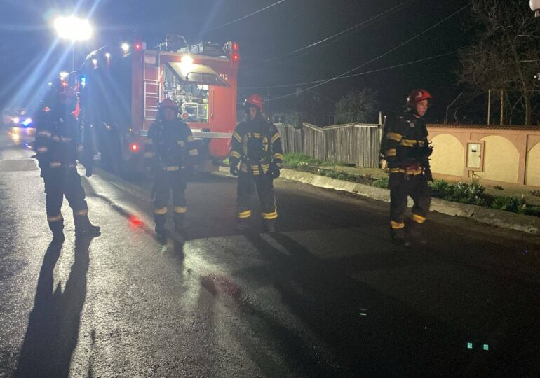 Populația a fost evacuată pe o rază de 1 km la Ciorani, județul Prahova: O cisternă cu GPL s-a răsturnat pe DN 1D (Foto) <span style="color:#990000;">UPDATE</span> Trafic blocat, a fost emis mesaj RO-Alert