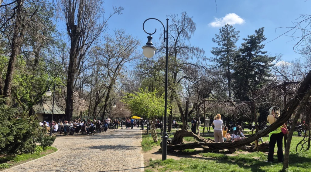 Vremea se strică în minivacanța de 1 Mai: vin frigul și ploile, contrar prognozei inițiale